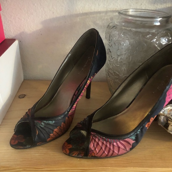 Vibrant Jewel Tone Flower Print Pep toe Heels - Picture 6 of 9